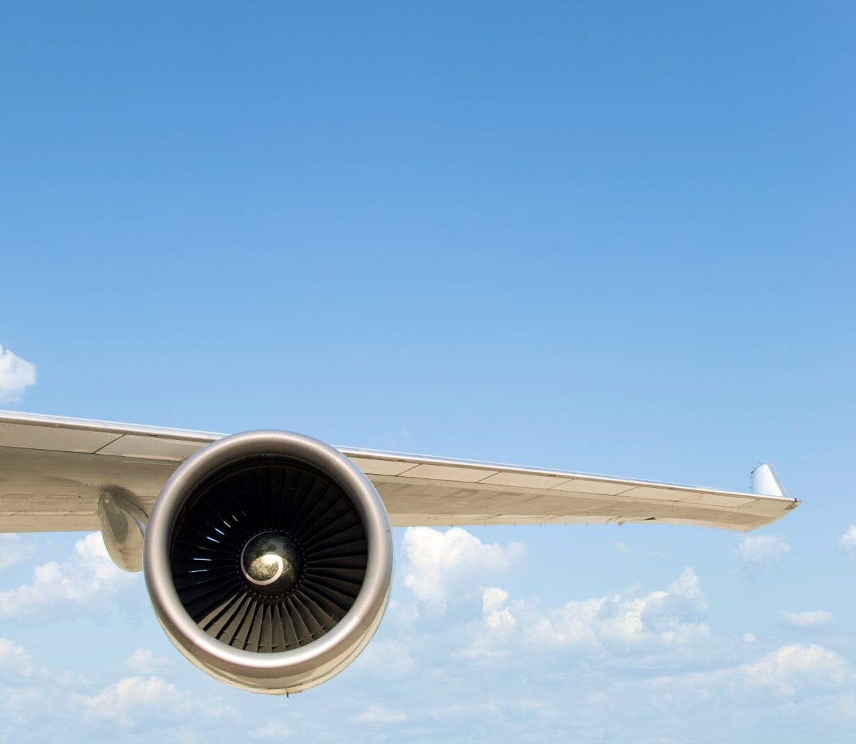 Plane wing and engine in the air - Applied CAx Siemens software partner USA aerospace